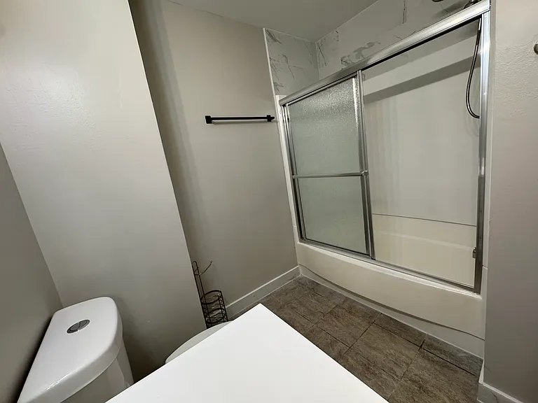 407 Trenton Ct — Photo 12