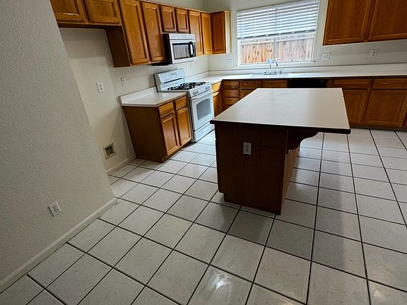 4th image of 4711 Edgebrook Ave
