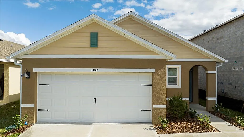 3 bed, 2.0 bath, 1501 sqft, $2,050 — Photo 2
