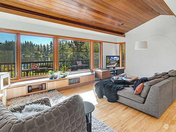 4th image of 37218 42nd Avenue S