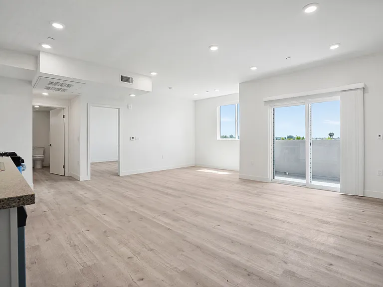 8802 Van Nuys Blvd #405 — Photo 2
