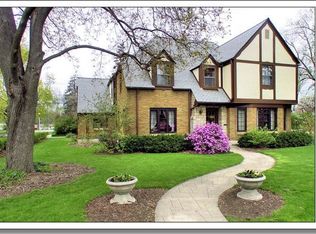 337 Lawndale Ave, Aurora, IL 60506