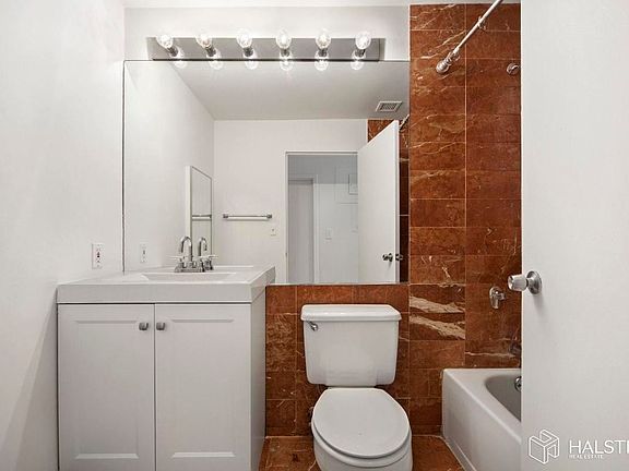 5th image of 201 W 74th St APT 11A
