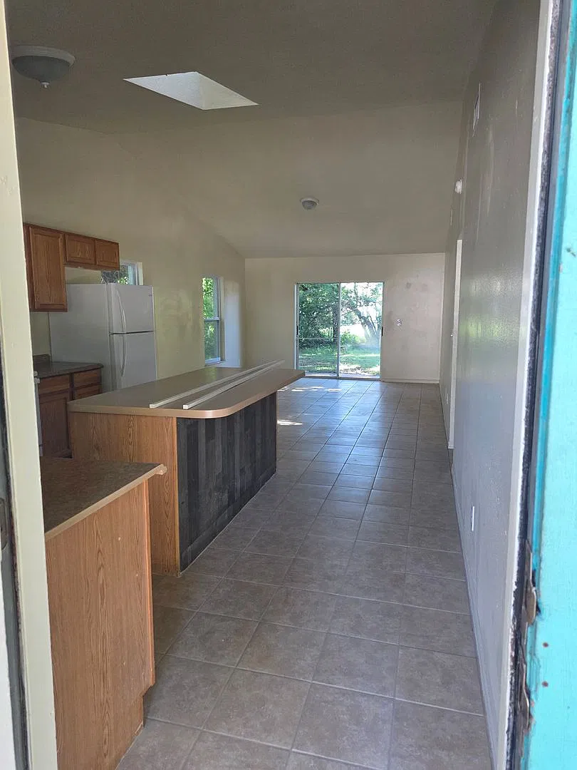 2/1 Duplex For Rent — Photo 2