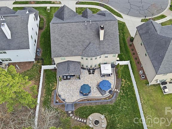 2nd image of 2819 Donegal Dr