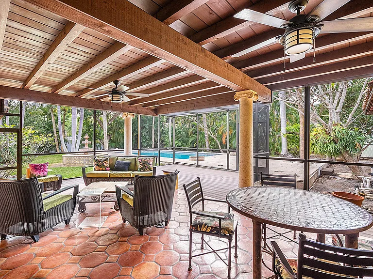334 Palm Trl — Photo 32