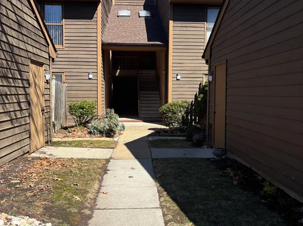 92 Heather Ct, Edison, NJ 08820