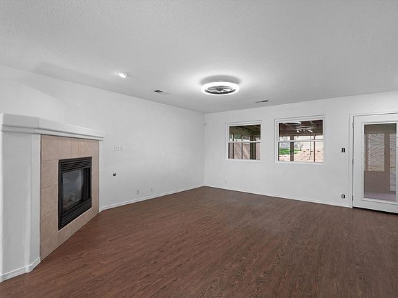 4th image of 10939 Argonite Dr NW