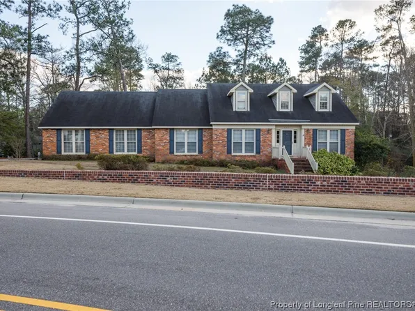 2407 Mirror Lake Dr, Fayetteville, NC 28303
