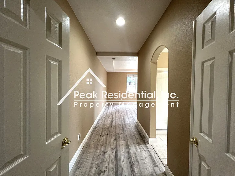 1933 Tyndrum Ln — Photo 11