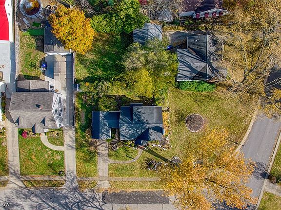 4th image of 2315 Wyandotte Ave