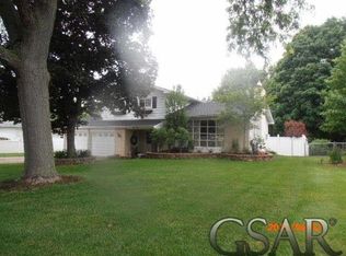 1212 Harding Ave, Owosso, MI 48867