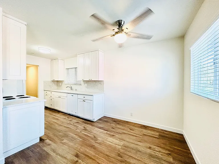 2504 Pacific Ave — Photo 8
