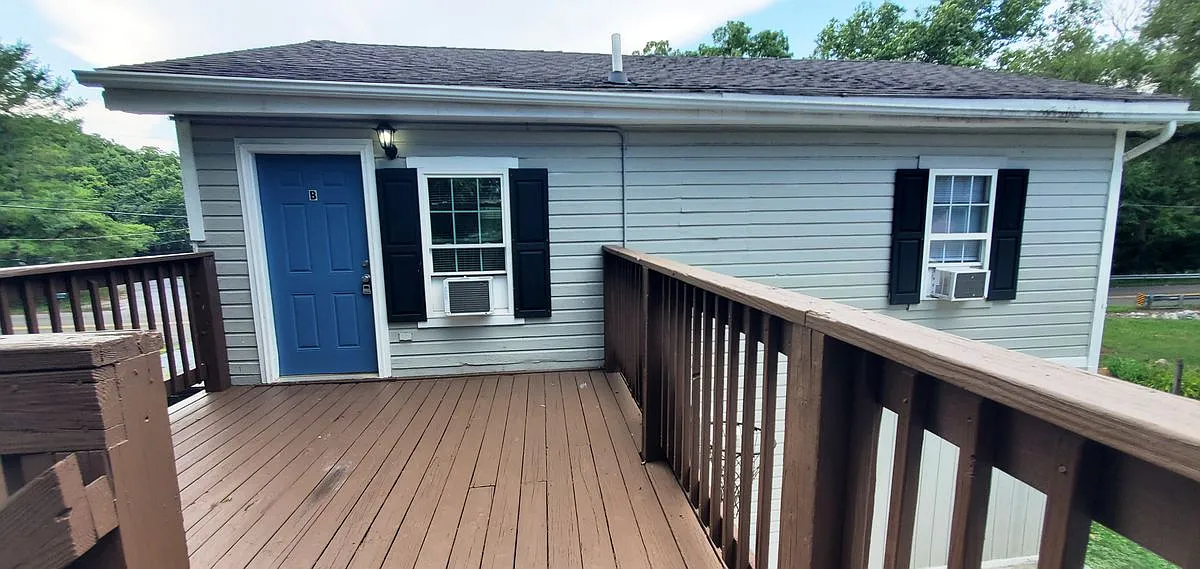 1 bed, 1.0 bath, 905 sqft, $1,325 — Photo 2