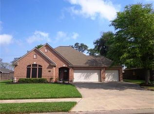 118 Teal Dr, Clute, TX 77531