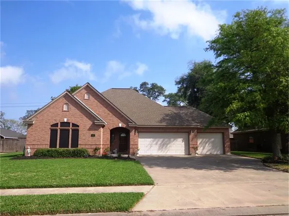 118 Teal Dr, Clute, TX 77531