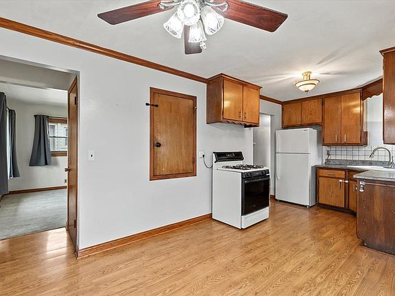 3rd image of 2952 STREET