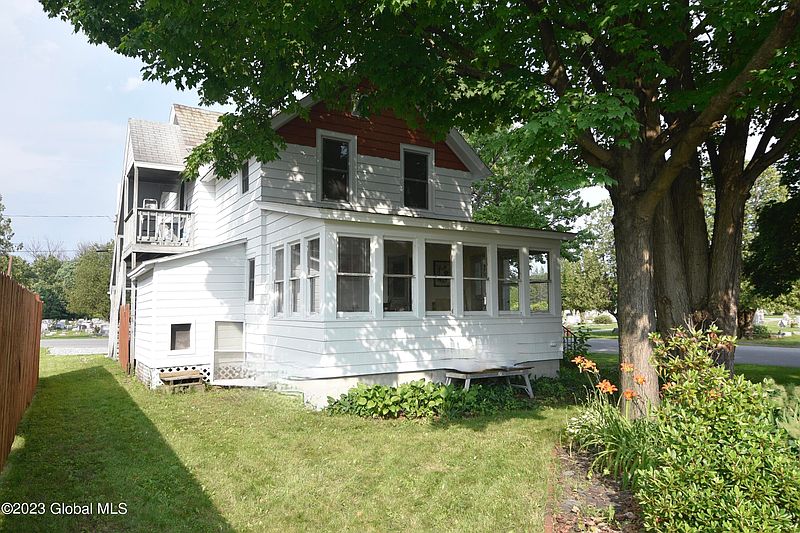 3rd image of 152 Hudson Street