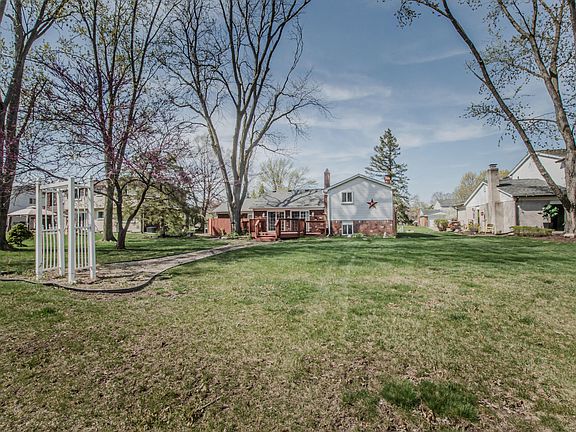 3rd image of 37645 Hillcrest Dr