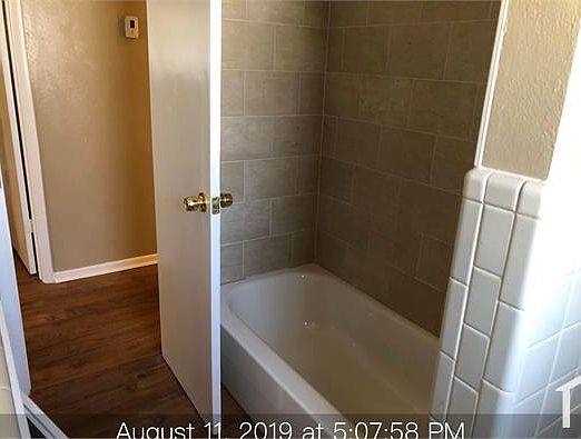 4th image of 4913 South Dr