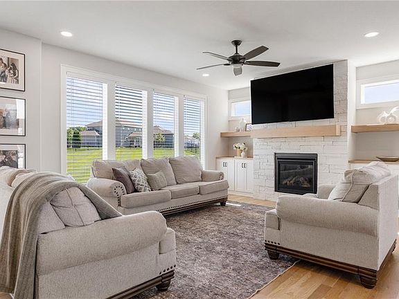 5th image of 2310 SW Serena Pl