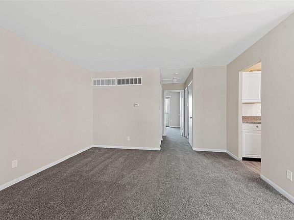 5th image of 9813 Treadway Ln