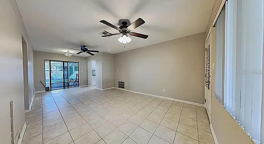 3 bed, 1005 sqft, $2,195 — Photo 2