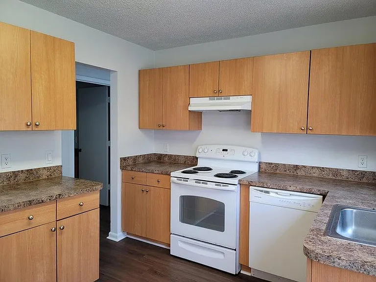 311 SW Virden Ct — Photo 10