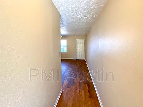 3rd image of 908 N Lbj Dr APT 5