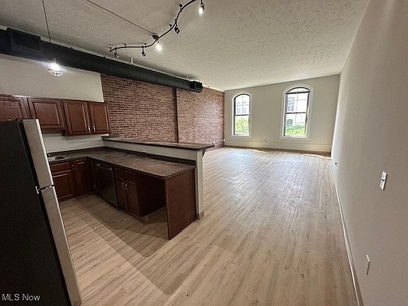4th image of 408 W Saint Clair Ave APT 318