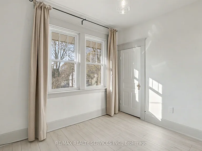 39 Fielden Ave — Photo 5