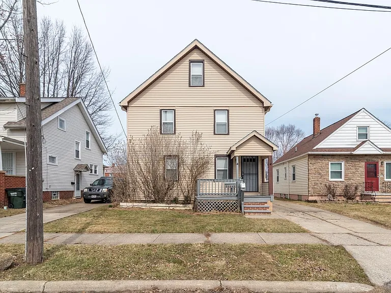 20547 Fuller Ave — Photo 1