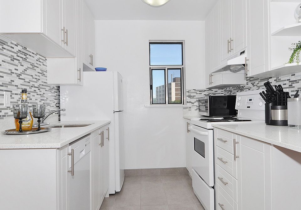 1st image of 250 Saint George St #1565325