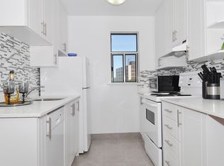 250 St. George, Toronto, ON M5R 3L8