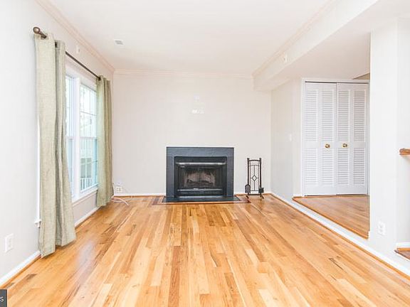 4th image of 2923 S Woodstock St APT D