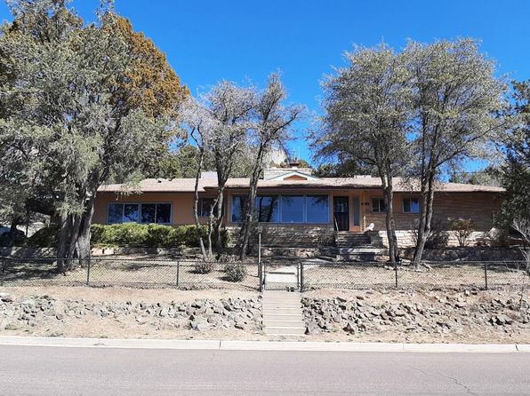 1124 Country Club Dr