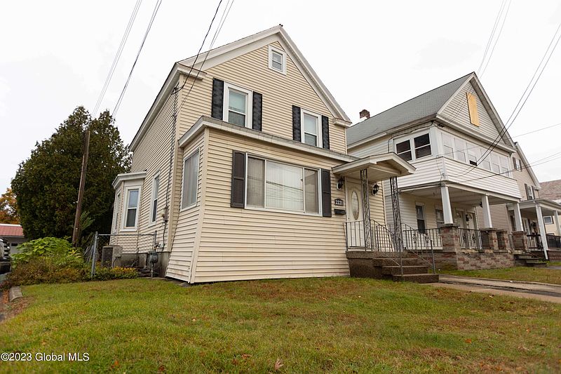 2nd image of 2221 Guilderland Avenue