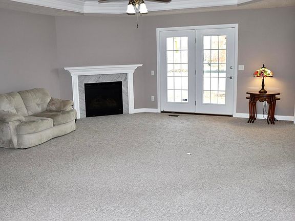 4th image of 284 W Woodlake Cir