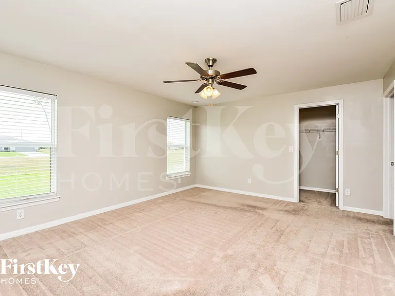 606 NW 26th St — Photo 7