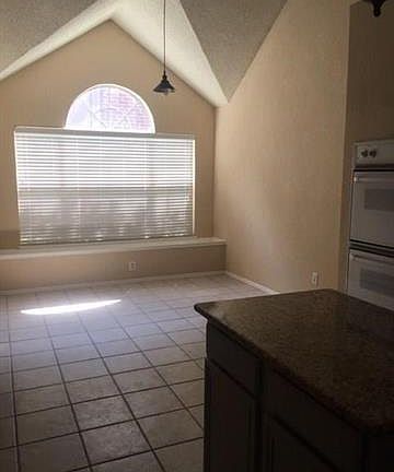 4th image of 912 Hawthorne Dr