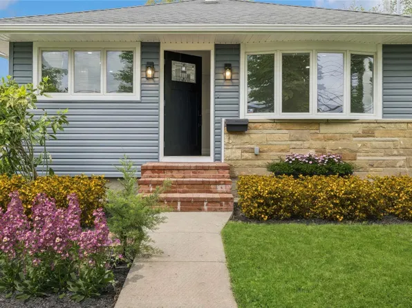 1052 Grand Boulevard, Westbury, NY 11590