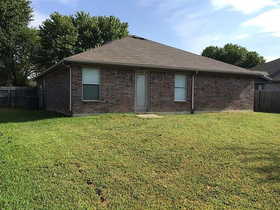 3rd image of 2804 Monthaven Dr