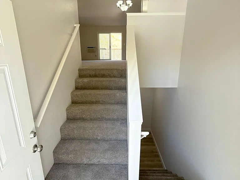 5513-5515 N Hills Dr #5517 — Photo 2
