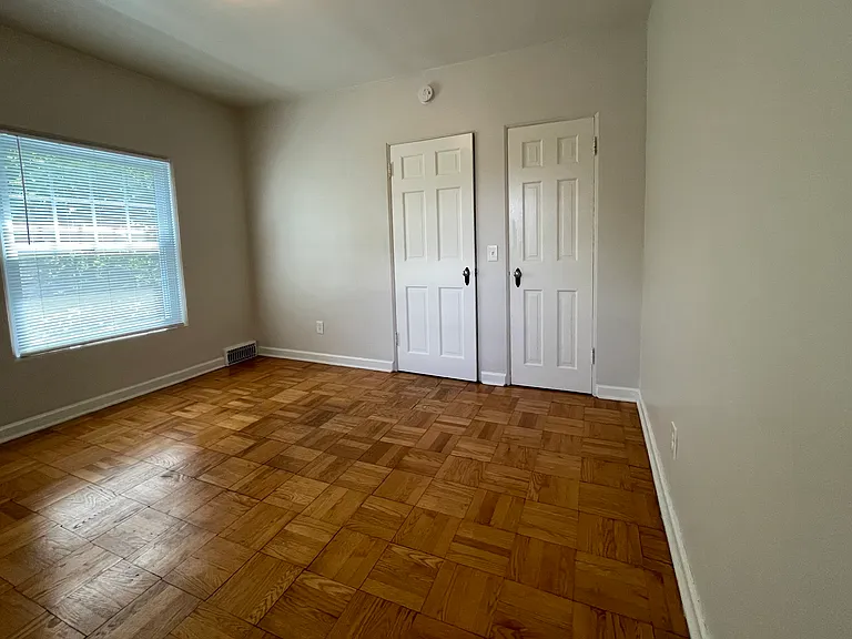 1011 Short Rd #4 — Photo 6