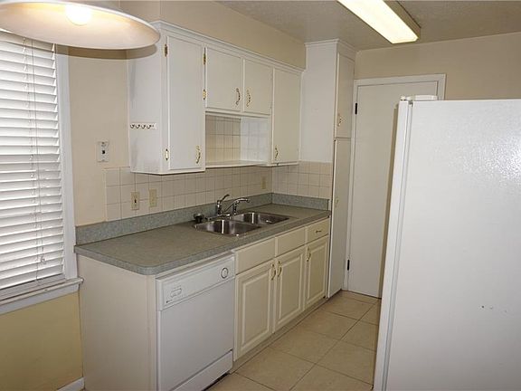3rd image of 1571 Olivewood Ave