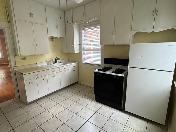 3rd image of 1878 S Pearl St #1878