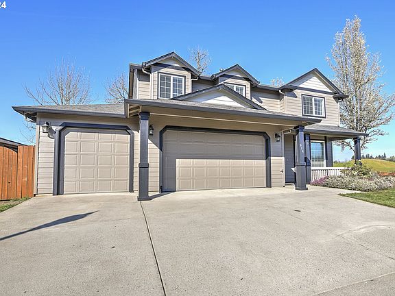 2nd image of 916 NE 8th Ave