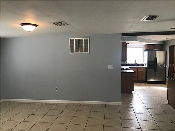 4th image of 3519 Holiday Lake Dr