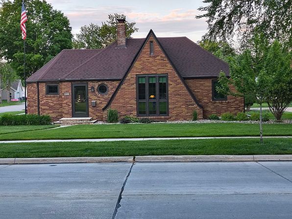 1120 4th Ave W