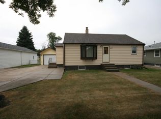 2217 10th Ave N, Grand Forks, ND 58203